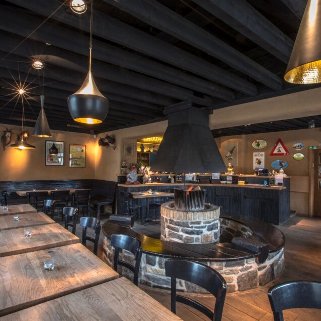 Taverne2 636x636 c default